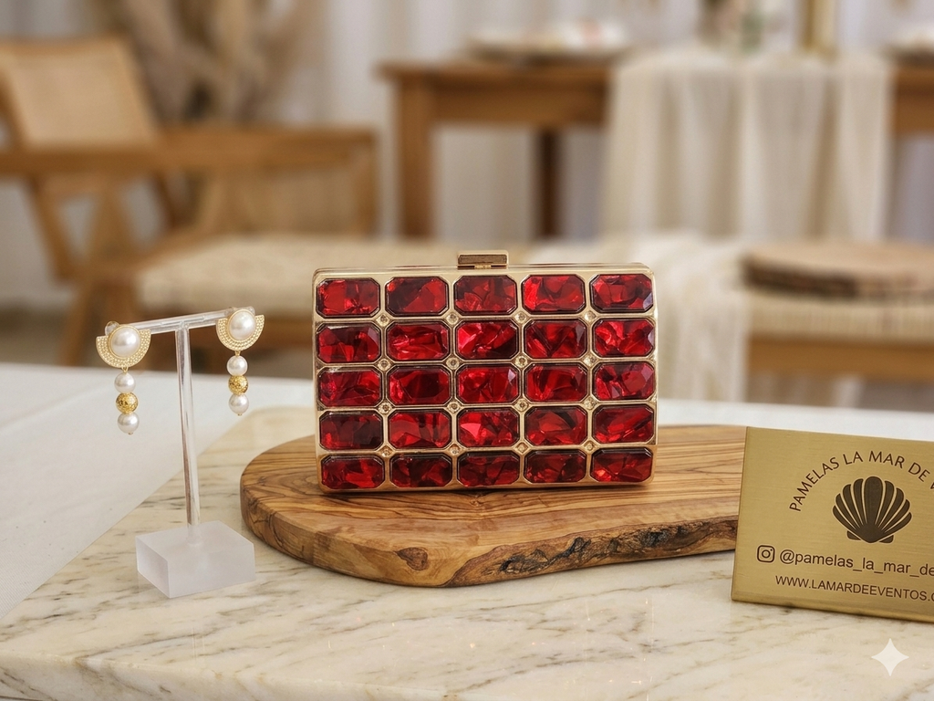 Bolso Esmeralda clutch de joya rojo rubí artesanal hecho a mano en Sevilla | La Mar de Eventos