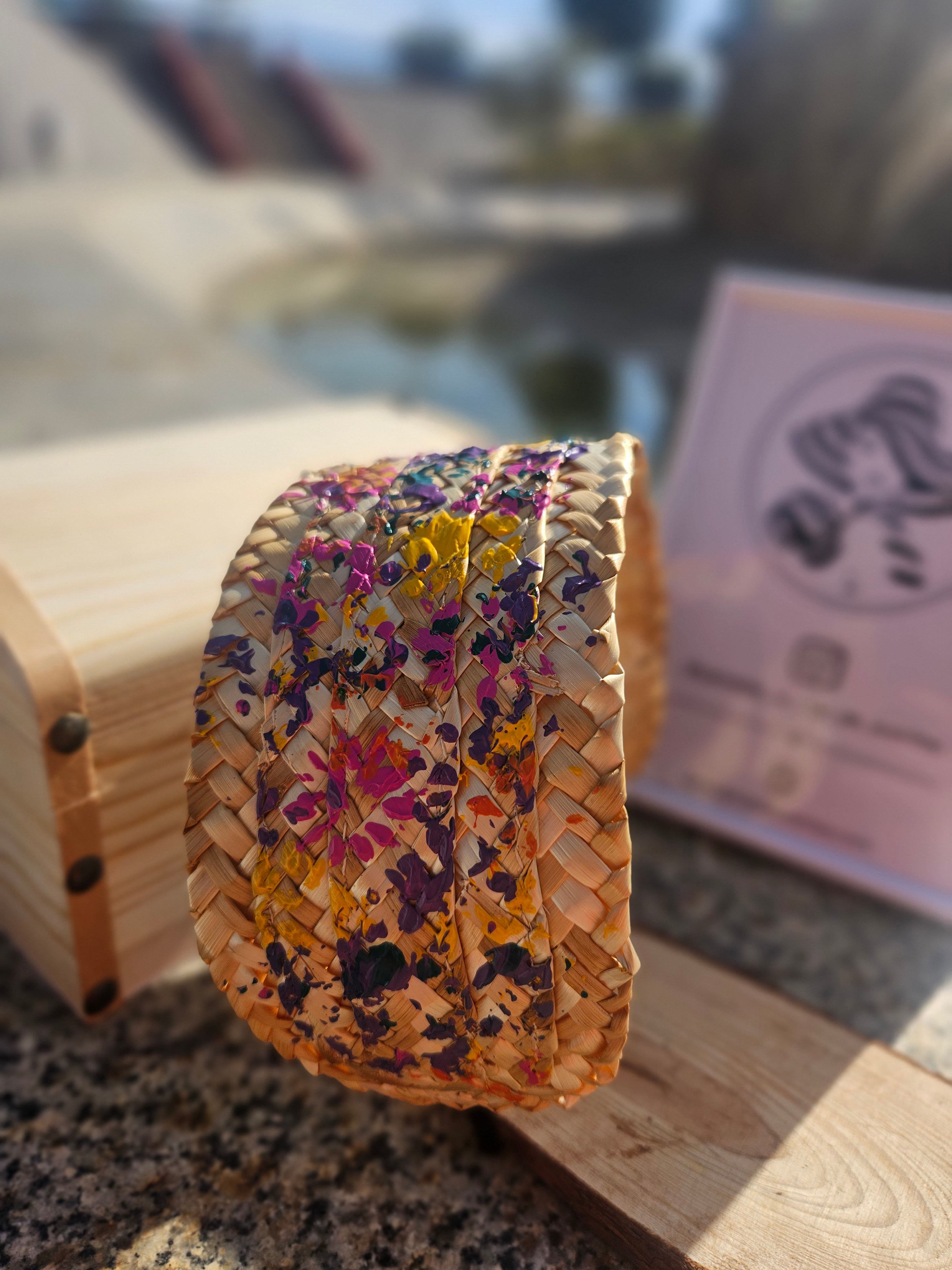 Diadema trenzada multicolor curvada, combinación de colores rosa, morado, amarillo y azul