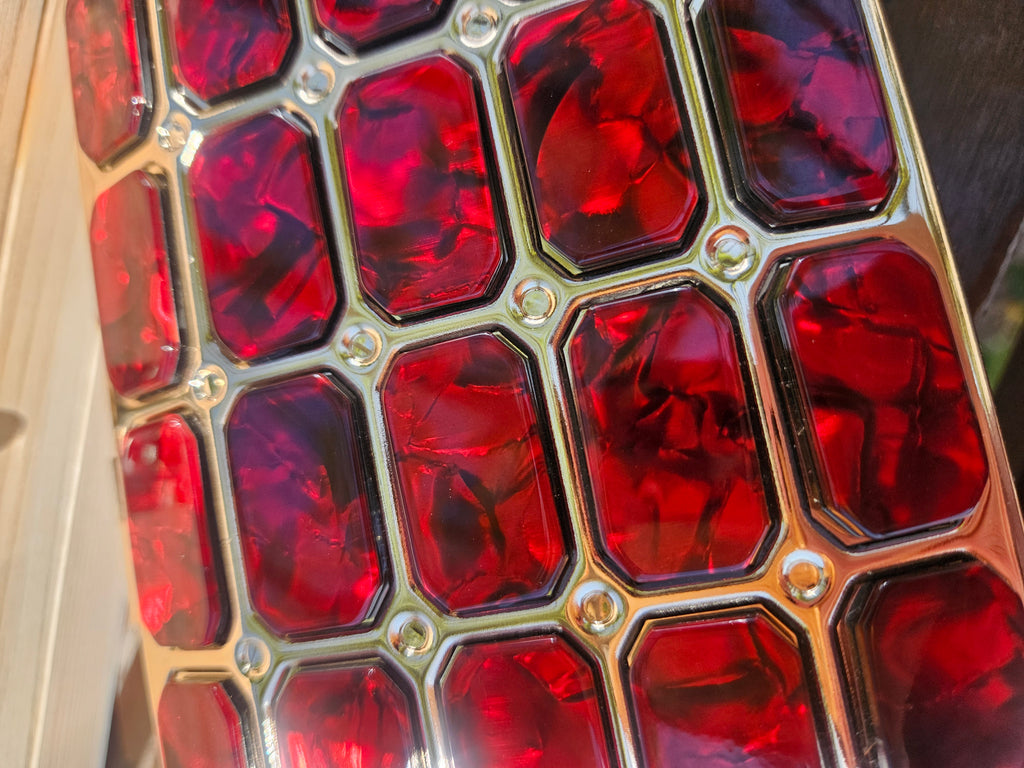 Bolso Esmeralda clutch de joya rojo rubí artesanal hecho a mano en Sevilla | La Mar de Eventos