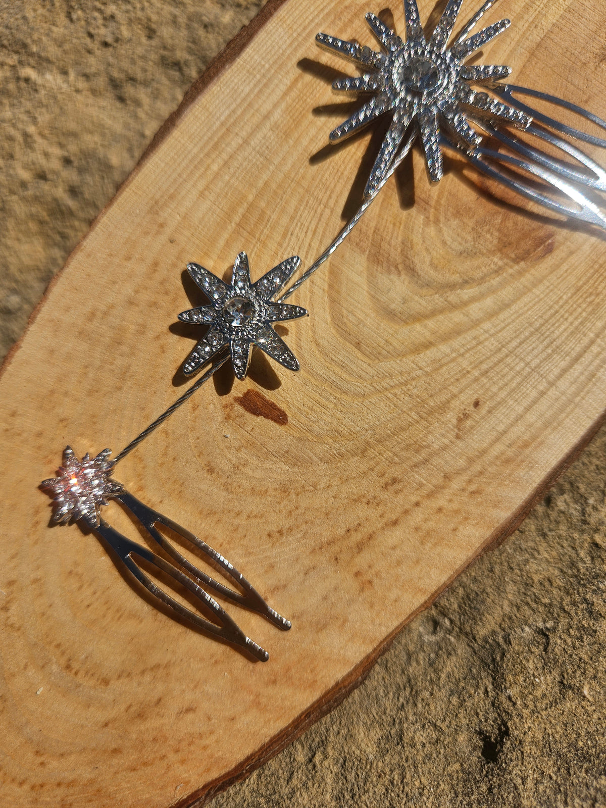 Cubre raíz con pasadores de estrella plateada y ganchos finos decorativos