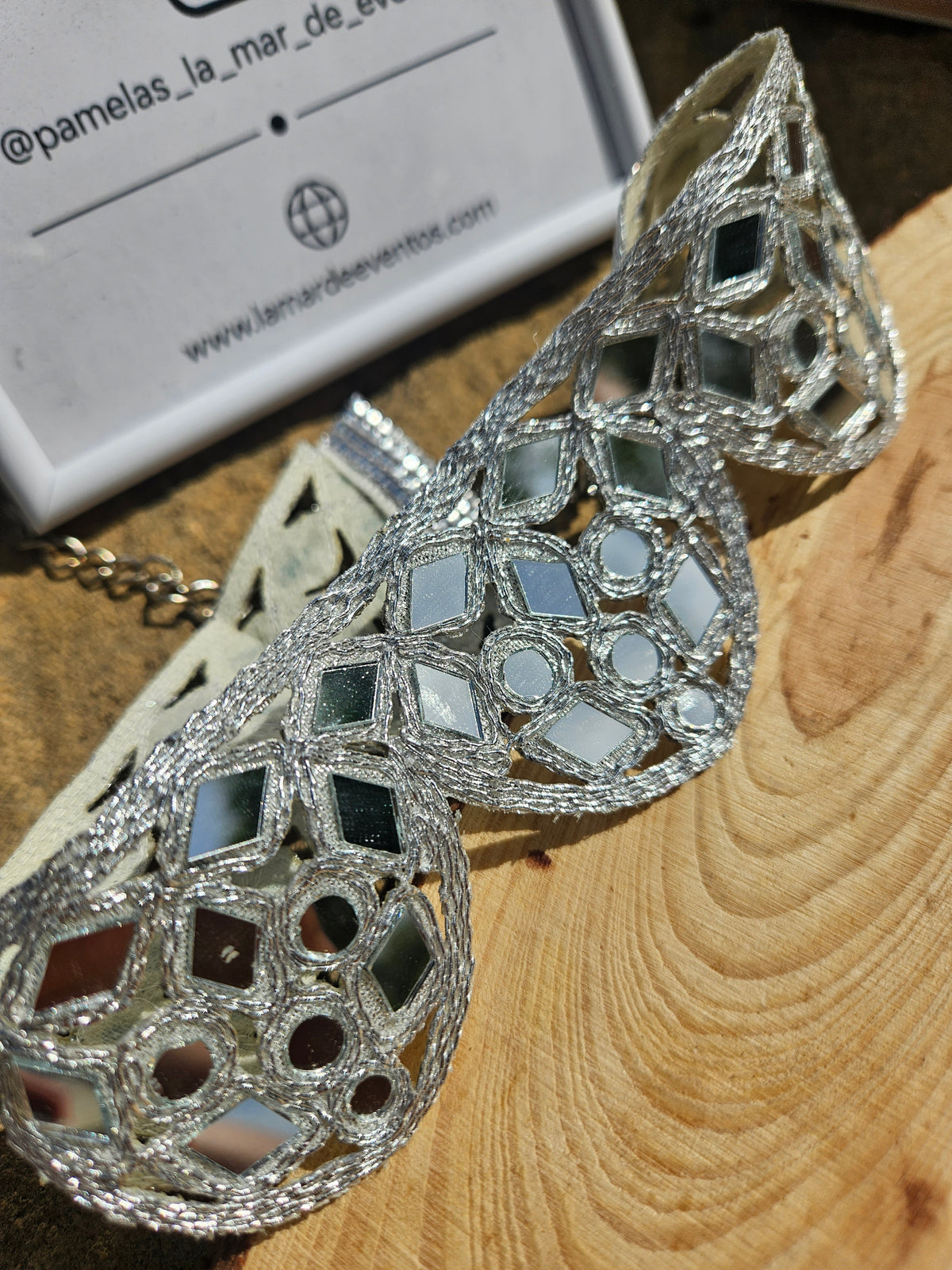 Choker de plata con detalle de rombos calados y acabado brillante