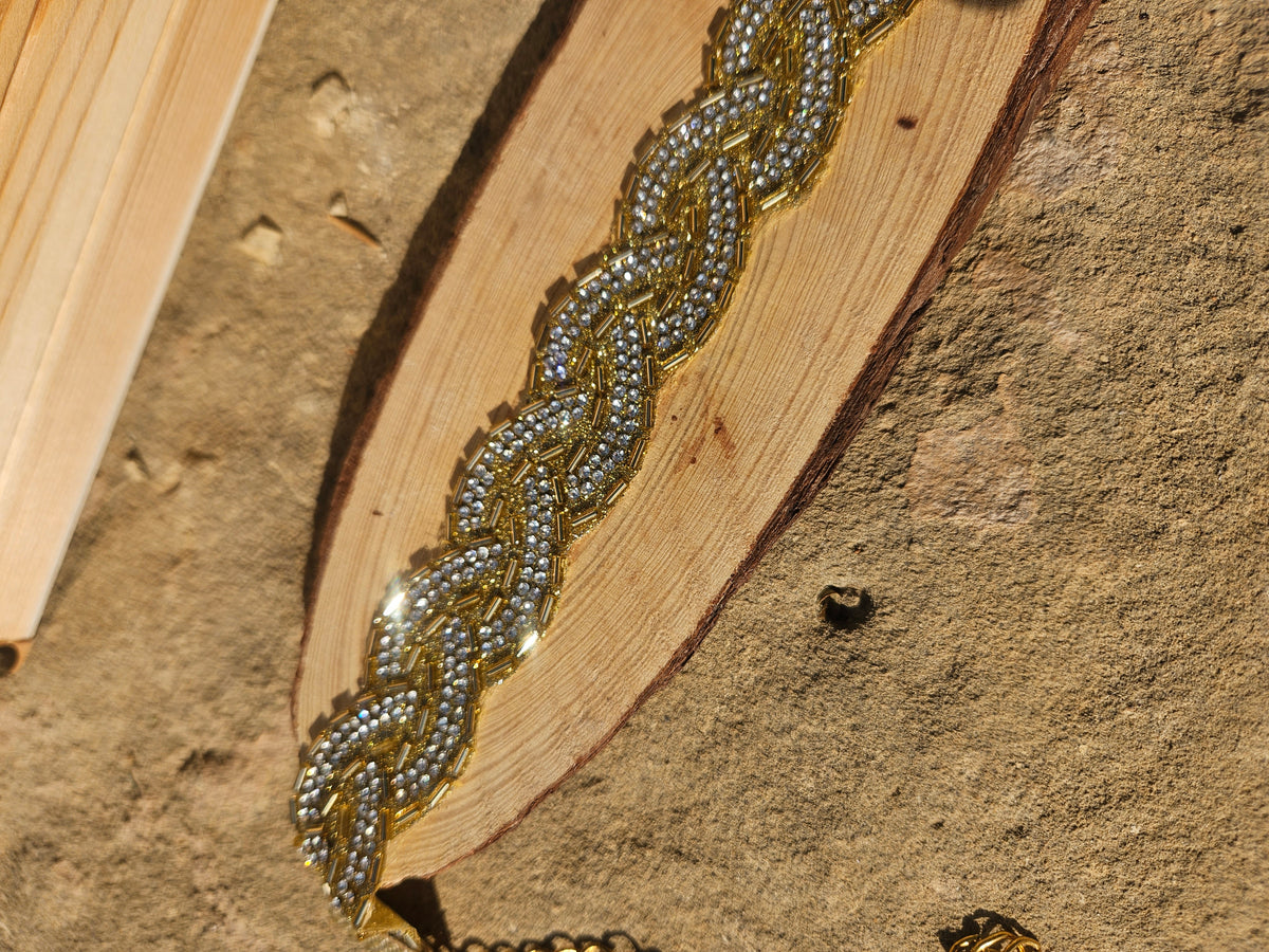 Choker de cuentas con olas doradas y plateadas