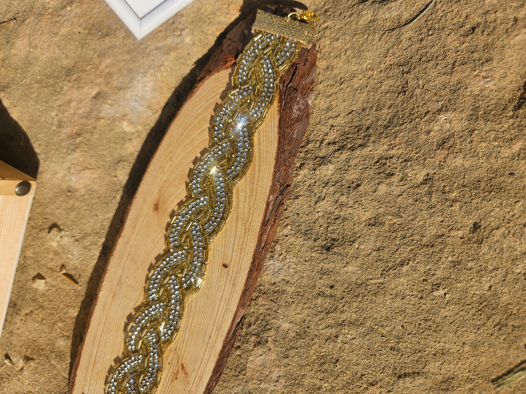 Choker de cuentas con olas doradas y plateadas, acabado brillante