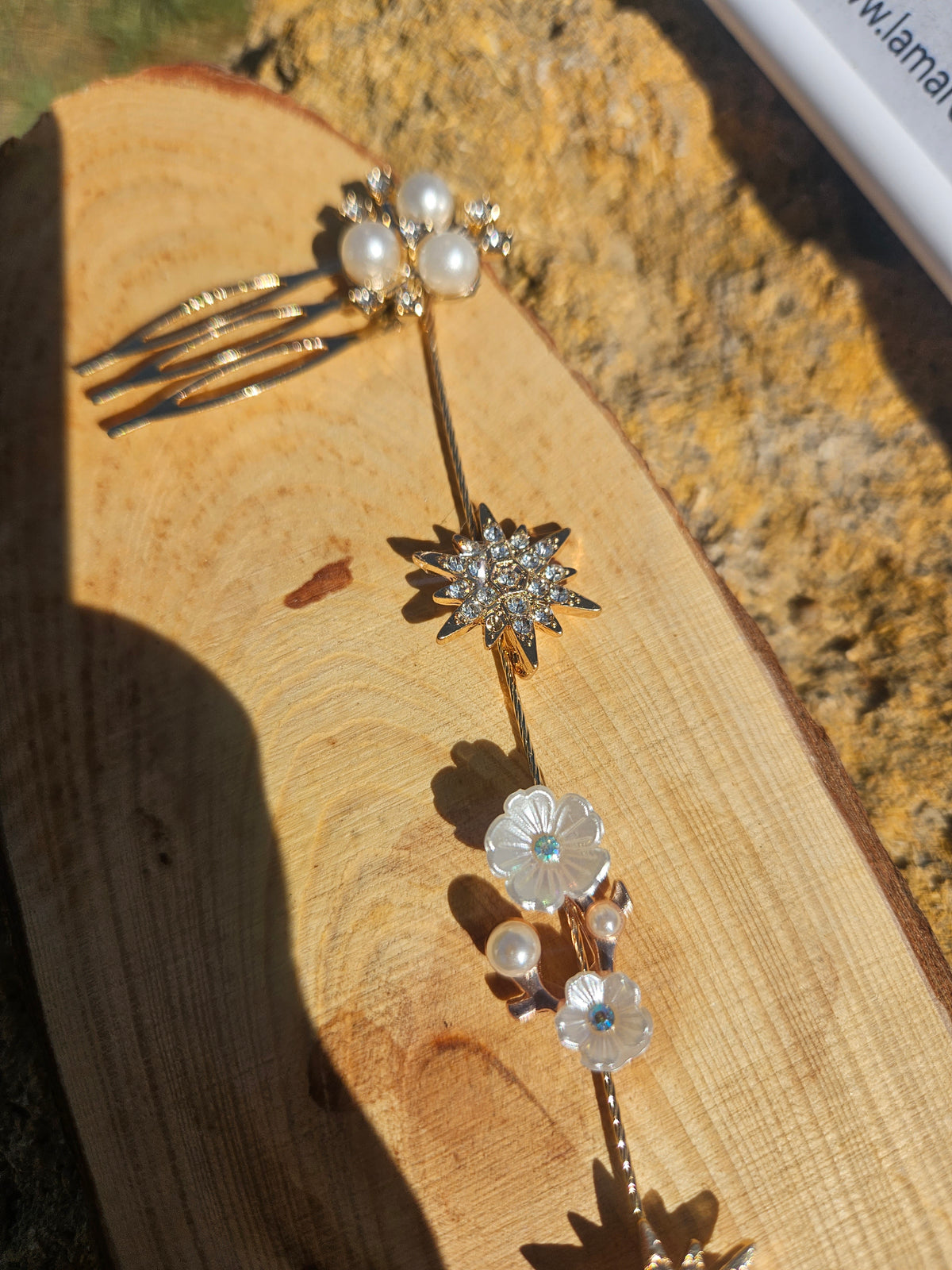 Cubre raíz para cabello de metal dorado con estrellas, flores y cuentas perladas