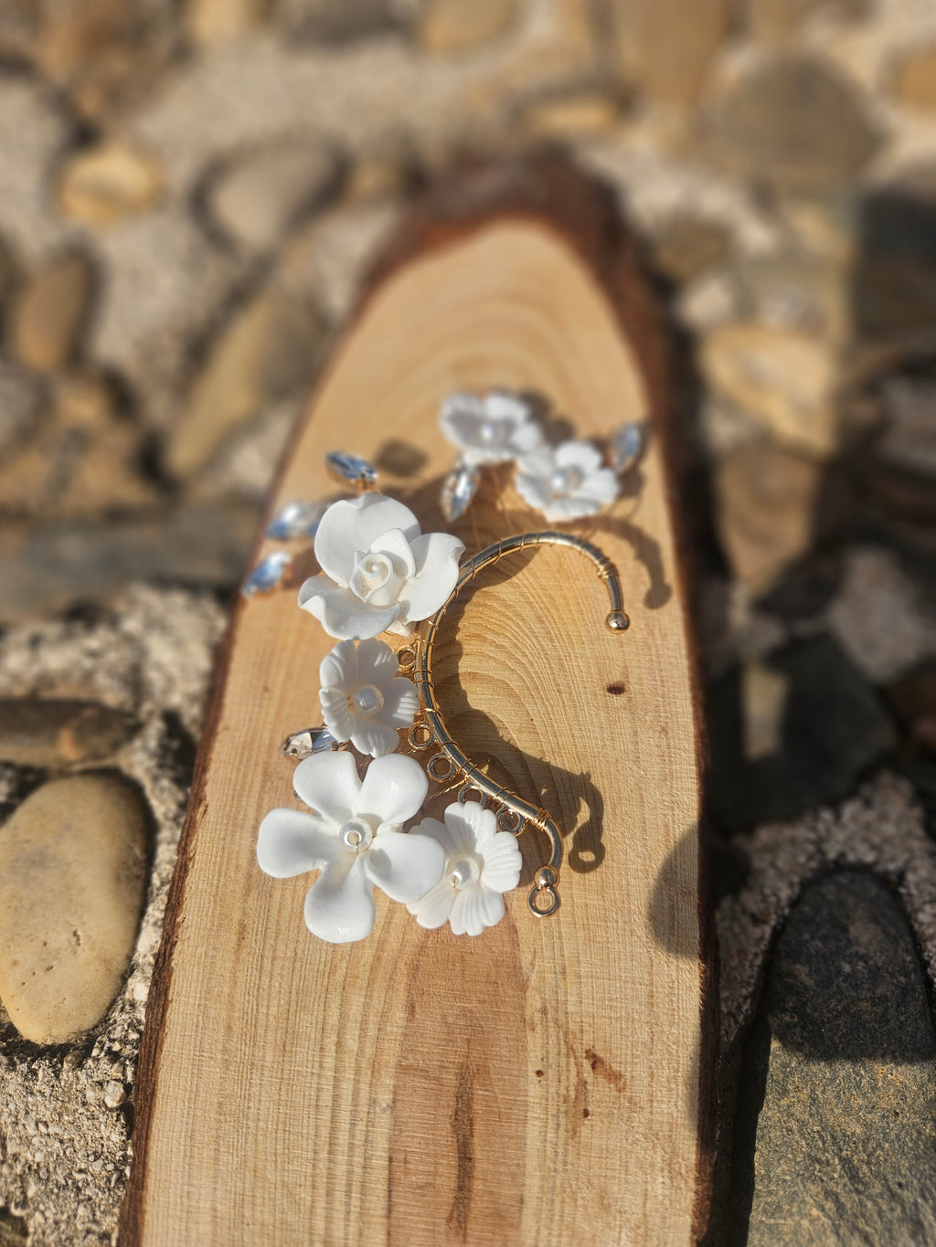 Ear Cuff Flores Blancas