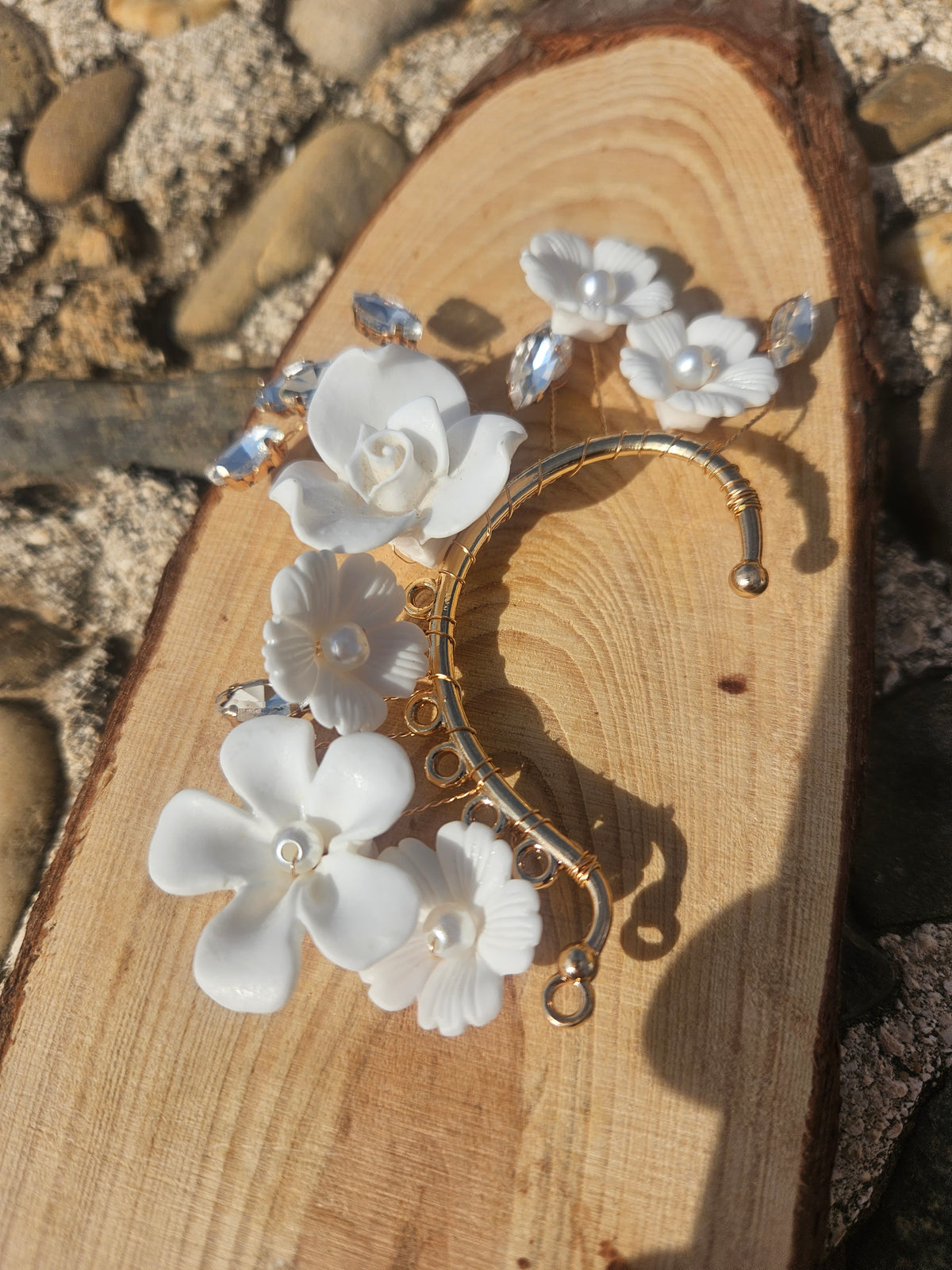 Ear Cuff Flores Blancas