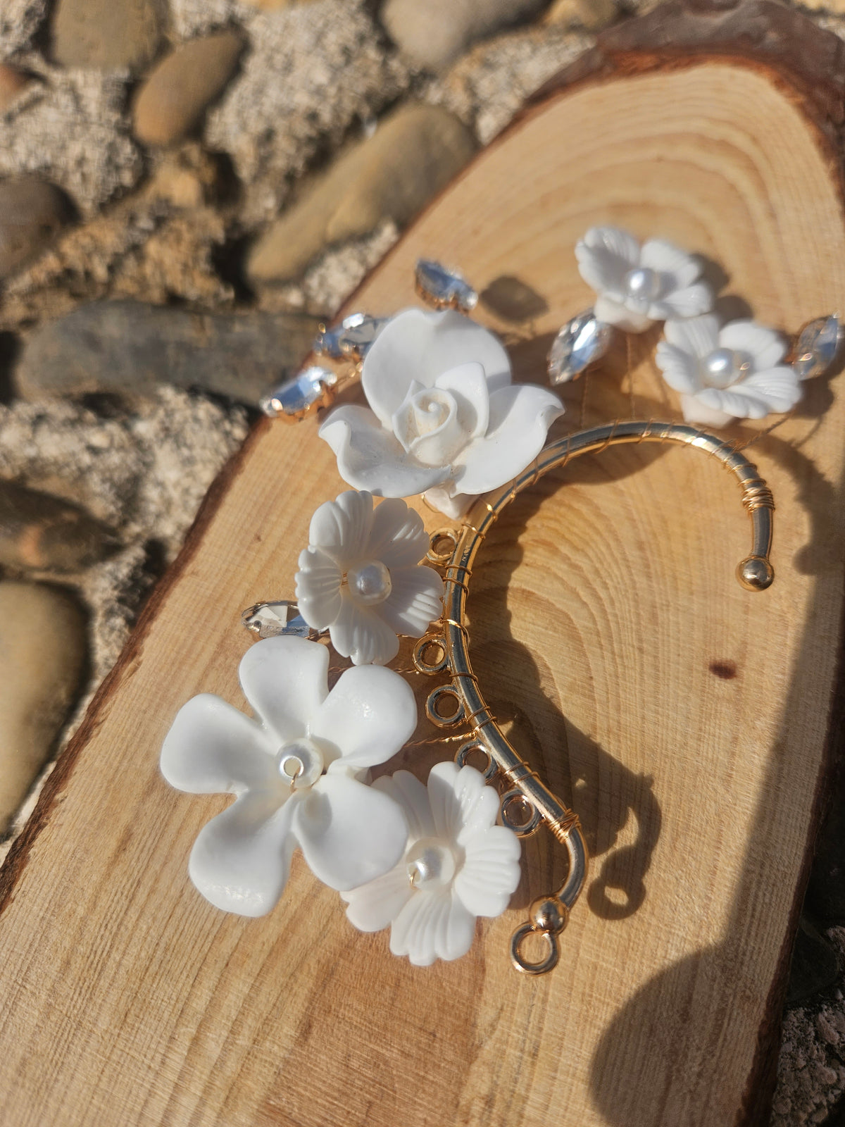 Ear Cuff Flores Blancas