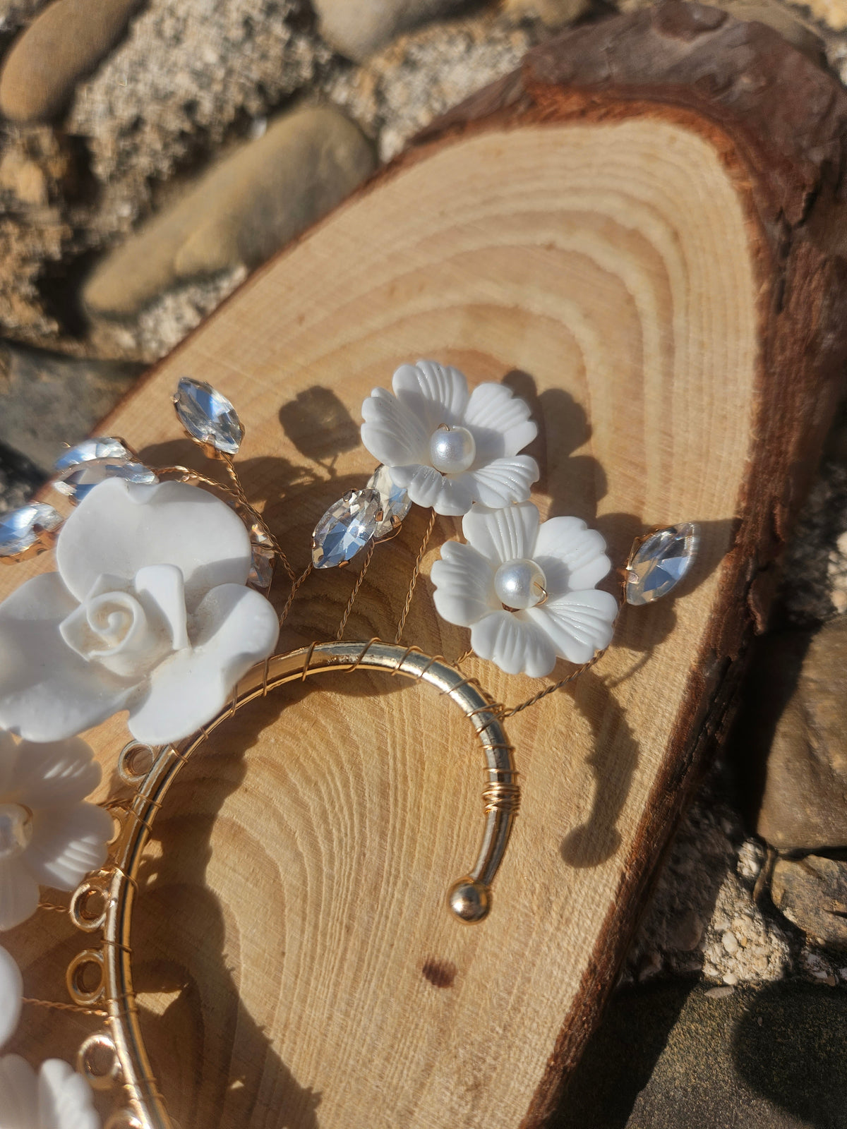 Ear Cuff Flores Blancas