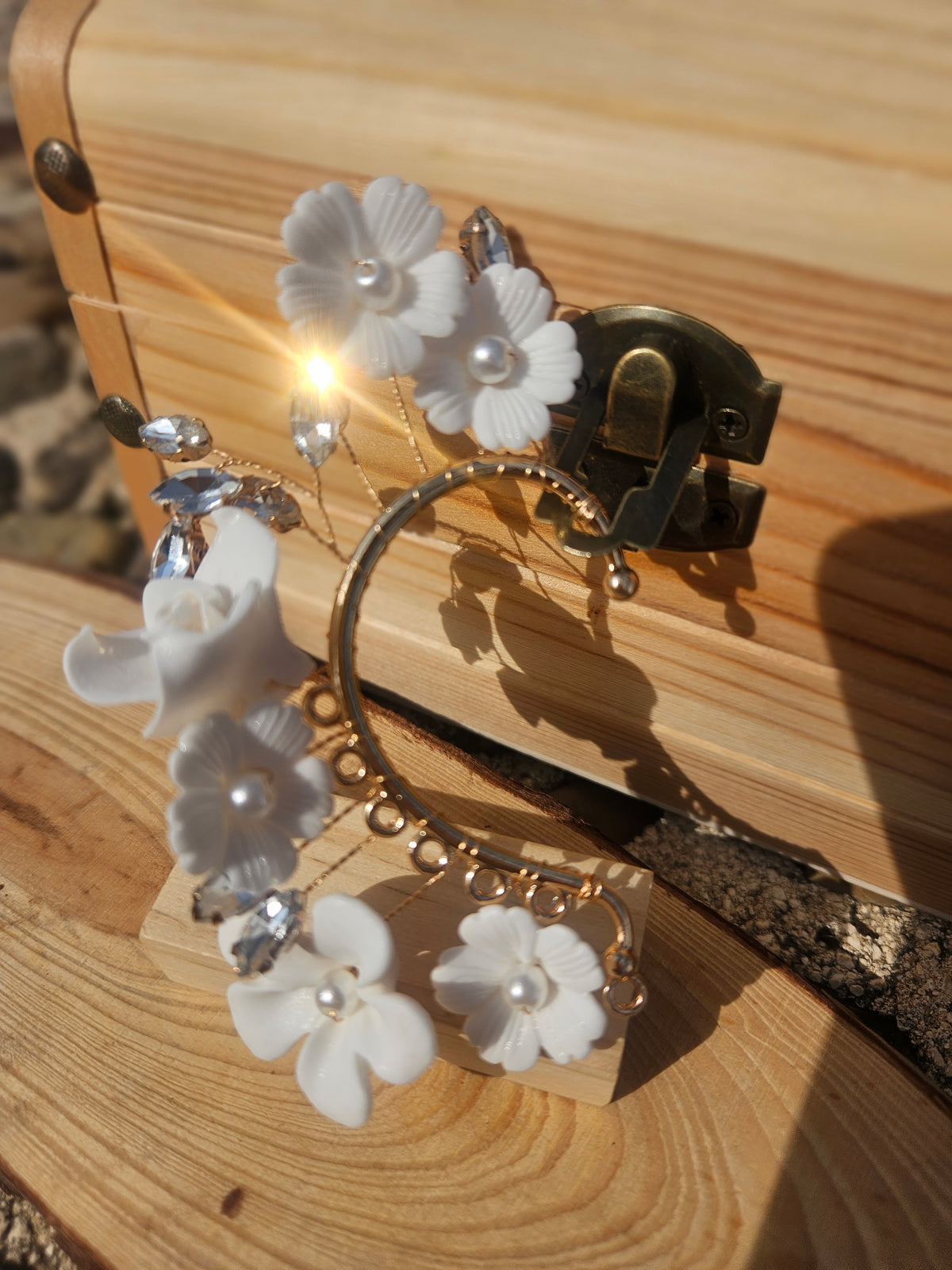 Ear Cuff Flores Blancas