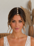 Cubre raíz Casiopea en el cabello, adorno central floral con perlas