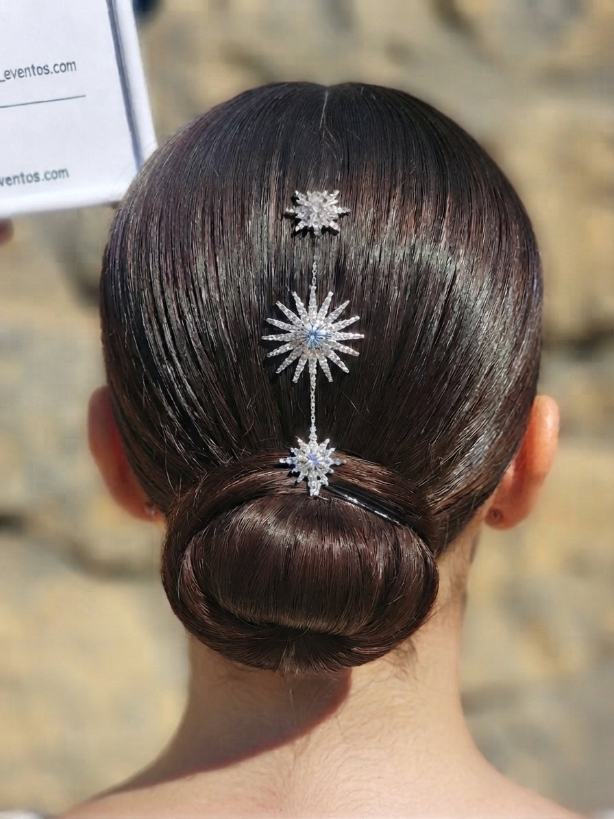 Cubre raíz de cabello con tres pasadores de estrella plateada en la nuca